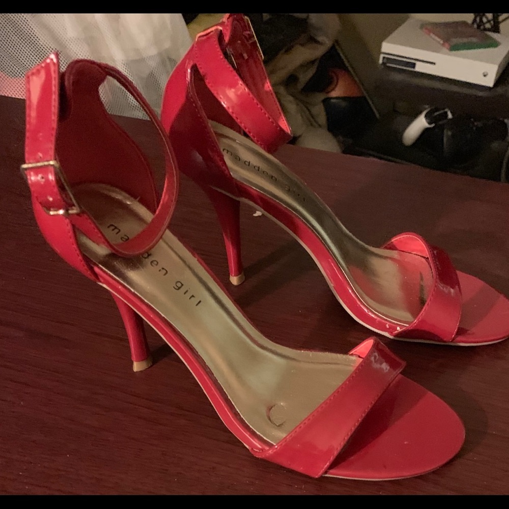 Steve Madden red pumps